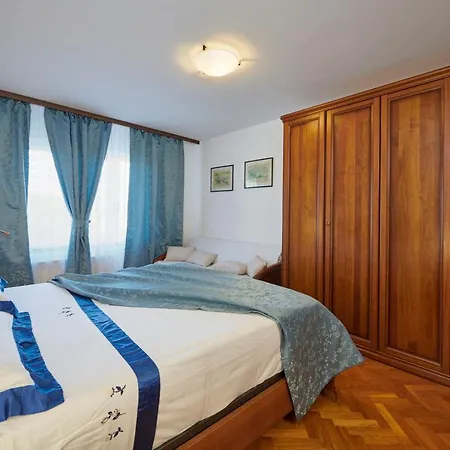 Bastianich Villa *